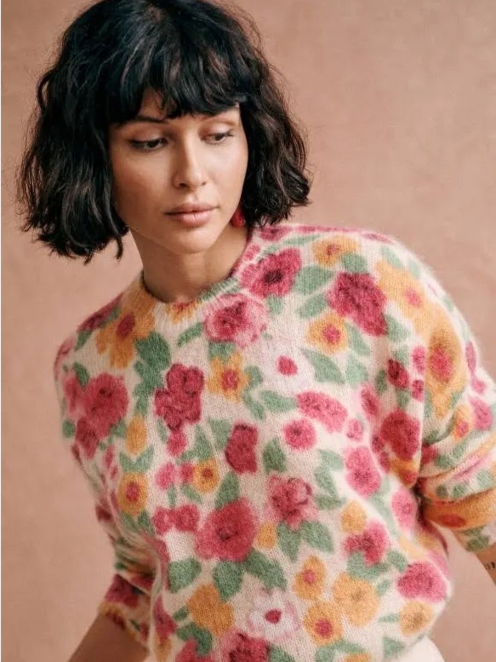 Sézane Lila Jumper in the "Pink Flowers / Cream" - Picture 2 of 6